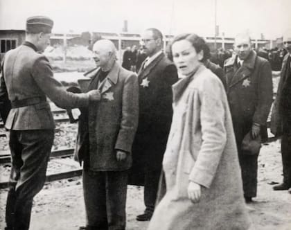 Grupos de judíos fueron forzados por los nazis a ayudar en la labor de exterminar a su propio pueblo.