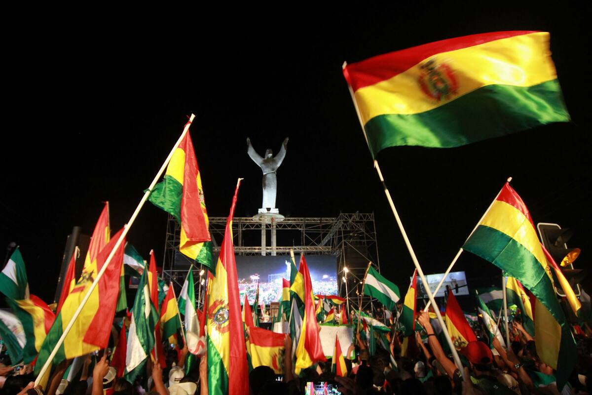 Grupos de oposición y civiles salieron a la calle a pedir por la renuncia de Evo Morales tras las elecciones a las que consideraron fraudulentas