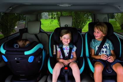 Cómo elegir y utilizar bien las sillitas de niño en los autos - LA