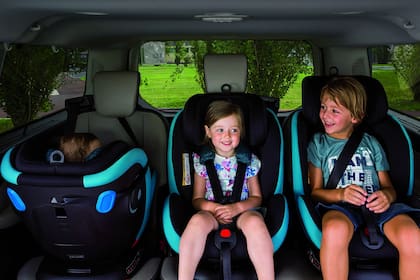 Grupos. Los SRI se catalogan según el peso y la altura de los niños; hasta los 4 años, lo mejor es que vayan mirando hacia atrás