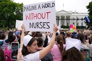 Grupos médicos molestos por plan de gobierno de Trump para reducir acceso a préstamos estudiantiles