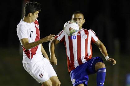 Guachire de Paraguay lucha con Luiz da Silva, de Perú
