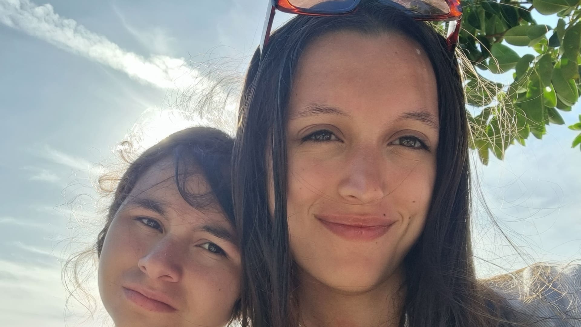 Guadalupe junto a su hermana, Julieta