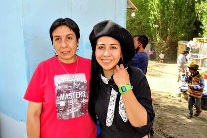 Guadalupe junto a su madre, con quien compartía su disfrute de las jineteadas