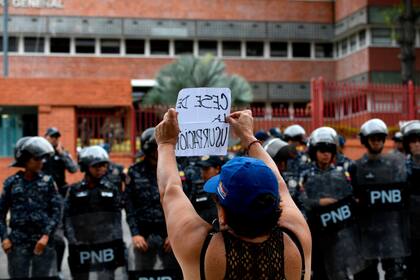 Guaidó no logró que la rebelión provocara una ruptura en la Fuerza Armada
