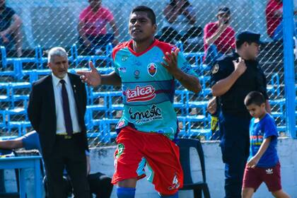 Guanca, de 31 años, llegó a préstamo a Central Norte desde Pellegrini: en diciembre jugaron la semifinal del Federal B