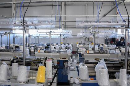 Guantes de protección para industrias 2021
Una Pyme familiar crece en el Mercosur
guantes totalmente de acero de Sudamerica
argentina
ZB Argentina produce, desde 2011, guantes y mangas tejidas para proteccion