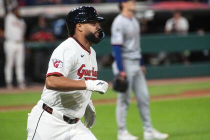 Guardianes aseguran boleto de playoffs en la Americana con victoria 3-2 sobre Rangers