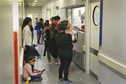Guardias en el Hospital Elizalde con alta demanda
