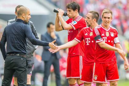 Guardiola, saludado por sus dirigidos