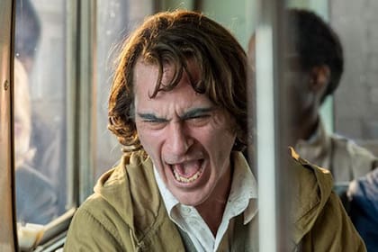 Joaquin Phoenix en una escena de Guasón, de Todd Phillips