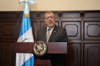 Guatemala anuncia mecanismo para buscar a desaparecidos del pasado conflicto armado y la migración