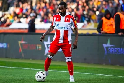 Guelor Kanga Kaku, el jugador de Estrella Roja y el seleccionado de Gabón que está en la mira de la justicia deportiva