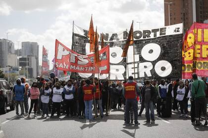 Guernica: organizaciones sociales cortan accesos a la Ciudad para manifestarse en contra del desalojo