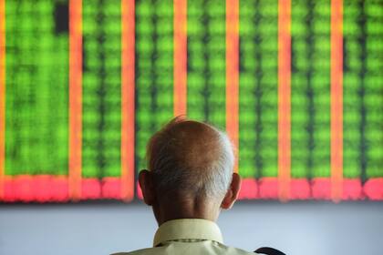 Guerra comercial: el yuan frenó su caída pero las bolsas de Asia siguieron en baja