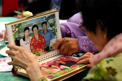 Muchos están conociendo parte de la familia a través de fotografías