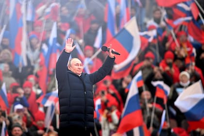 Putin se dio un baño de masas en un evento en un estadio de fútbol de Moscú