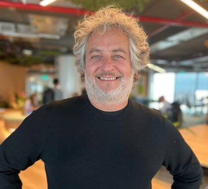 Guibert Englebienne (Globant): "Hay que lograr una visión para encontrar una oportunidad grande que te entusiasme a vos y a otros para formar tu equipo; aprendizaje para que todos los días nos preguntemos de qué otra manera puedo hacer mejor lo que estoy haciendo; ambición para entender a qué más podría aspirar hoy con lo que acabo de lograr ayer. Es decir, tu logro de hoy es función de tu logro de ayer"