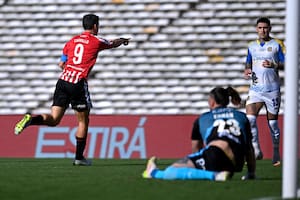 El Estudiantes de Verón goleó al Rosario Central de Di María con un 9 implacable y dos rebeldes con clase