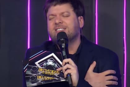 Guido Kaczka emocionado al ver a un hombre igual a Lionel Messi en su programa