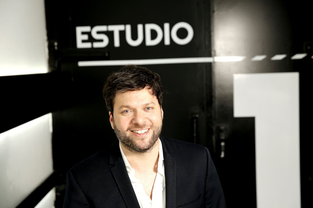 Guido Kaczka en los estudios de Kuarzo. Para nota realizada por el debut del programa Otra noche familiar que compite desde este semana por el prime time.
