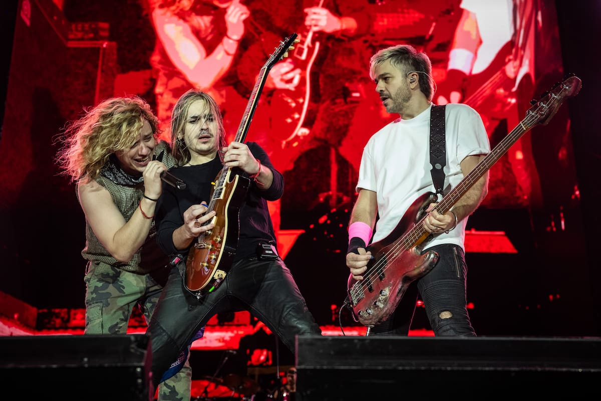 Guido, Pato y Gastón Sardelli, en el show que Airbag dio el viernes en Vélez