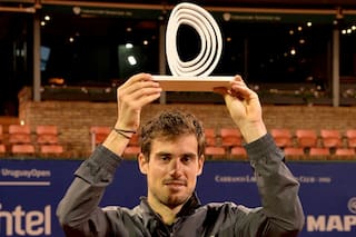Pella cerró la temporada tras jugar seis sets en un día: campeón en Montevideo