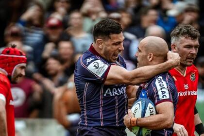 Guido Petti junto a Maxime Lucu, figura del partido de Bordeaux Begles
