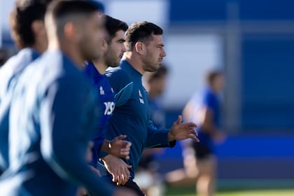 Guido Petti Pagadizábal, adelantado en el trote en la práctica; frente a Gales en San Juan, el segunda línea se convertirá en el sexto argentino en reunir 100 caps en la selección nacional.