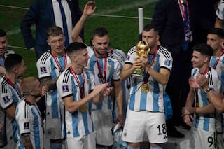 Barcelona va por un argentino campeón del mundo al que podría fichar gratis para un puesto clave de la cancha