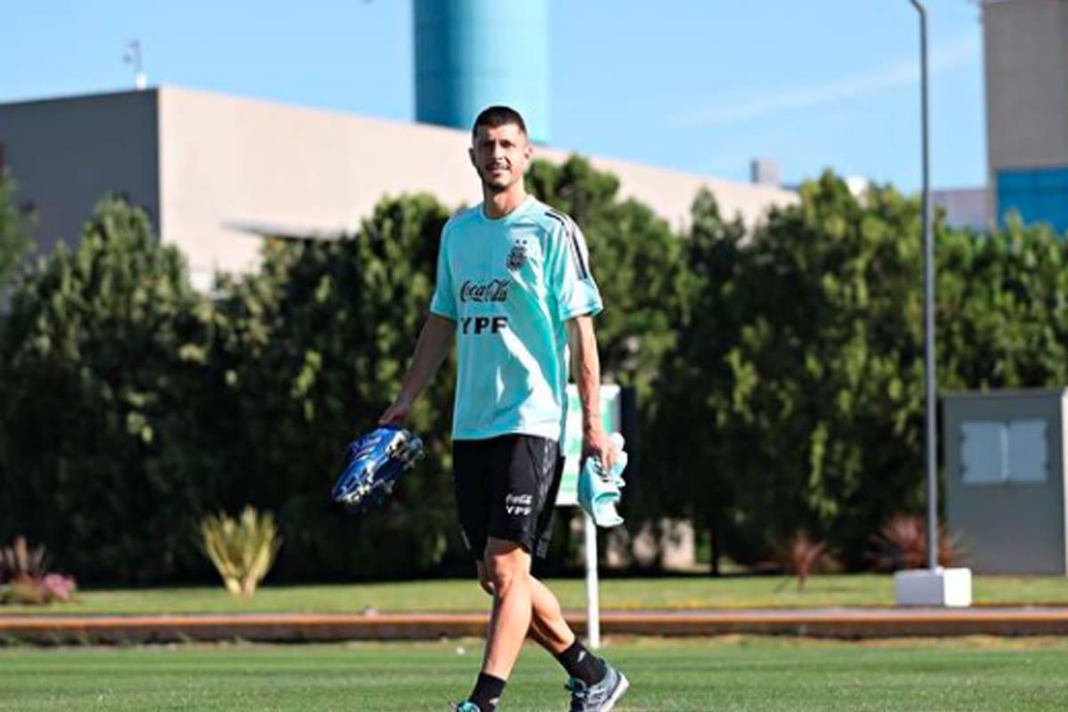 Guido Rodriguez, feliz, en el predio de la AFA.