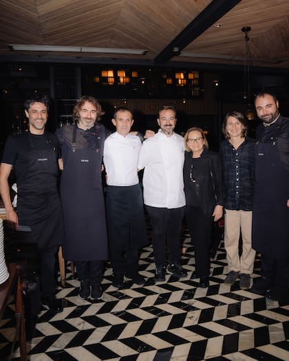 Guido Tassi (Don Julio); Iñaki Gorrochategui (Casa Julián); Jon Ayala (Laia); Juan Gaffuri (Elena); Dolli Irigoyen; Arantza Ayala (Laia) y Xabier Gorrotxategi (Casa Julián)
