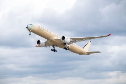 Guillaume Faury, presidente ejecutivo de Airbus, advirtió a Embraer que “lo piense dos veces”