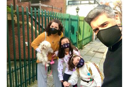 Una caminata diaria, paseo obligado para la familia Tato