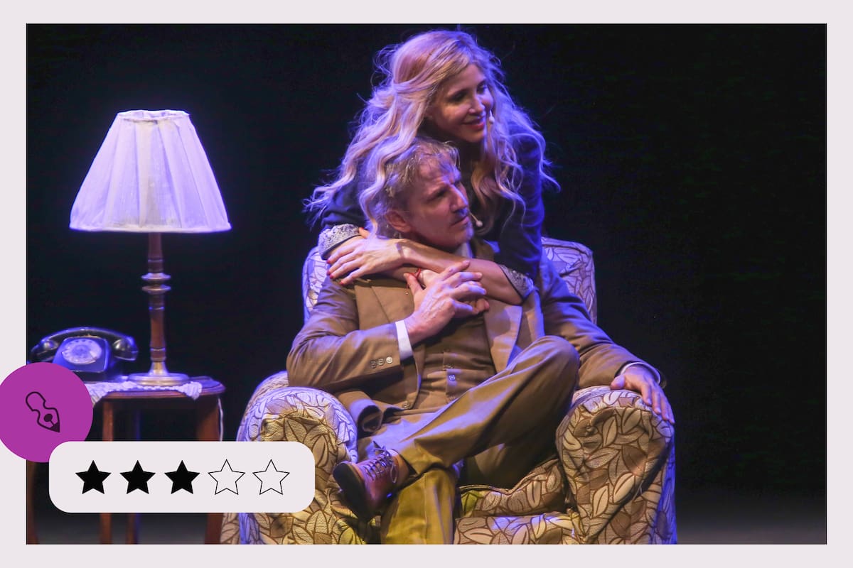 Guillermina Valdés y Facundo Arana en una de las escenas que juegan en Los 39 escalones, dirigidos por Manuel González Gil