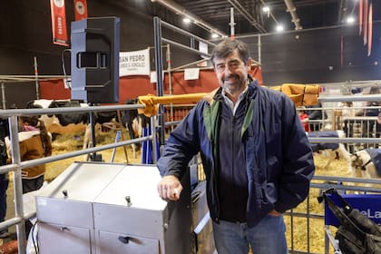 Guillermo Aguirre, de la empresa DeLaval, que trajo la tecnología
