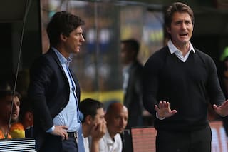 Los mellizos Barros Schelotto, en Paraguay, y listos para dirigir a los gemelos Romero