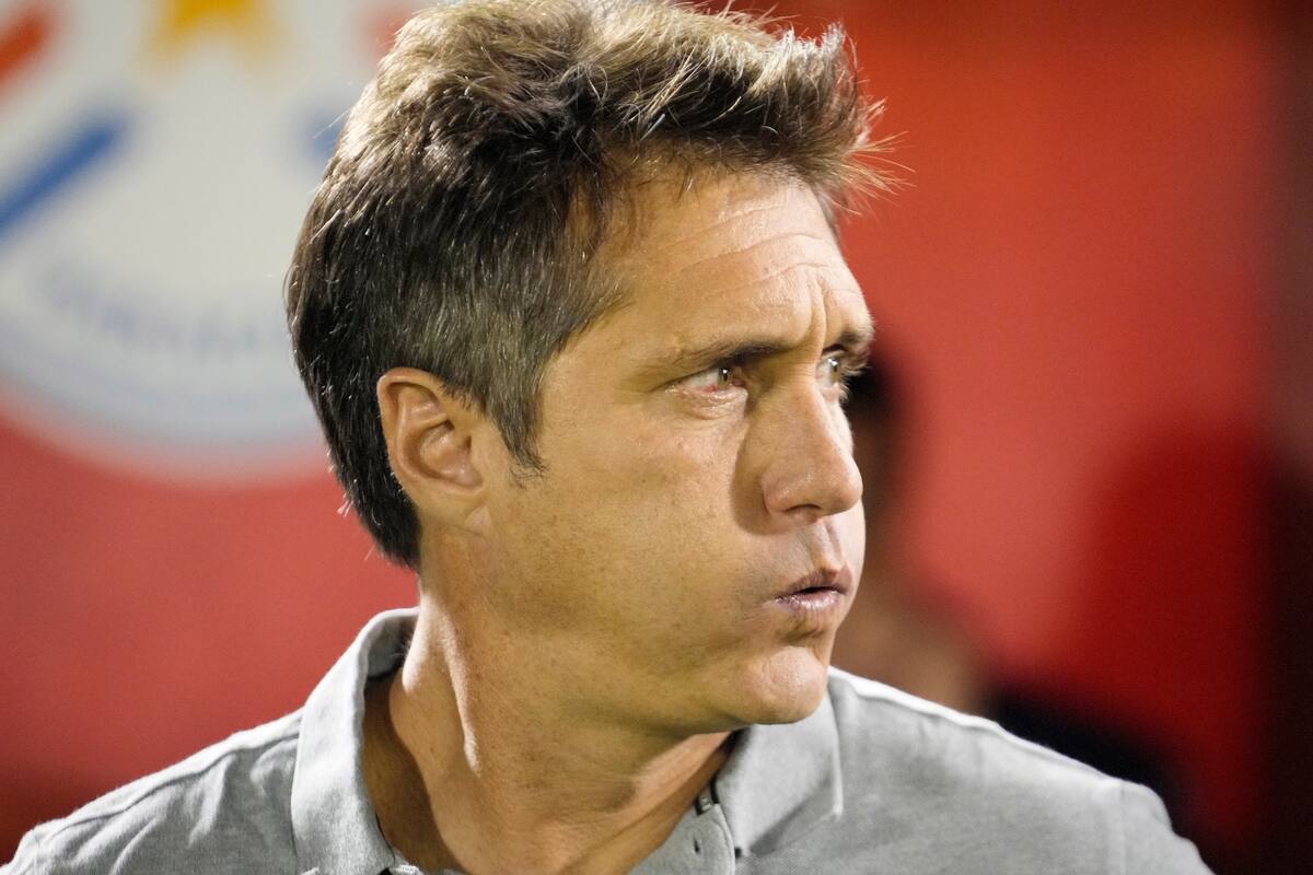 Guillermo Barros Schelotto no pudo sostenerse como DT de Paraguay y fue despedido