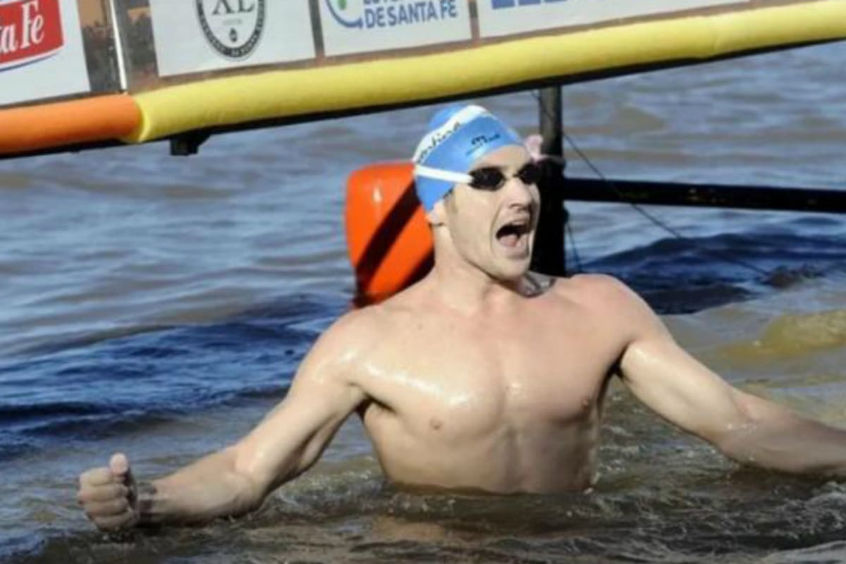 Guillermo Bertola en su hábitat: el río