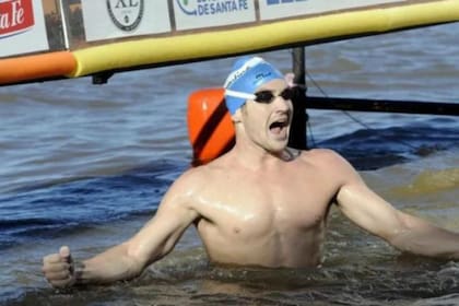 Guillermo Bertola en su hábitat: el río