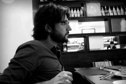 Guillermo Bravo es licenciado en Letras y dueño de la cadena Mil Gotas