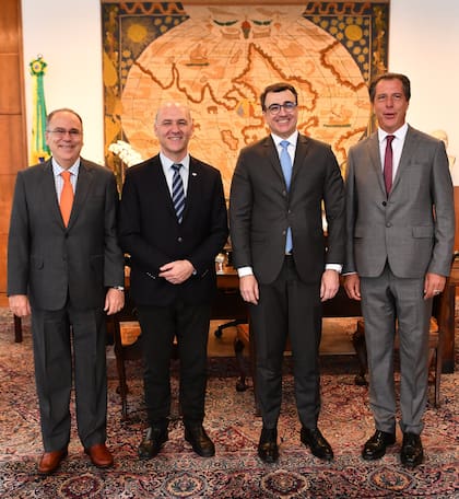 Guillermo Carmona fue recibido por el canciller de Brasil, Carlos Franca