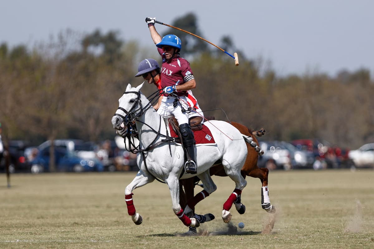 Guillermo Caset (h.), el capitán de Ellerstina La Zeta Kazak, en acción frente a La Irenita II