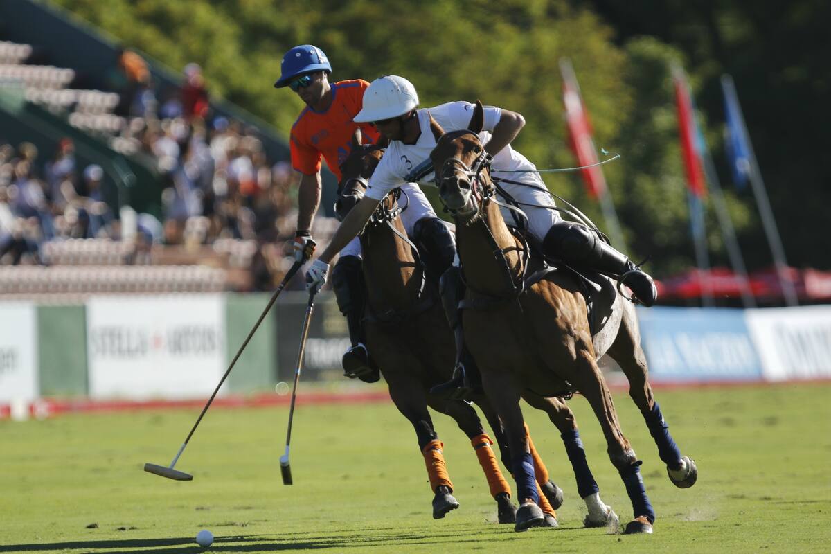 Guillermo Caset, la figura de Las Monjitas, en la marca de Sebastián Merlos