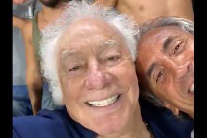 Guillermo Coppola, feliz en la Bombonera.