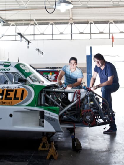 Guillermo Cruzzetti y Alberto Canapino en el centro técnico de Arrecifes.