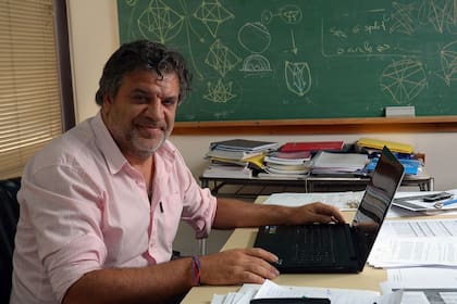 Ni siquiera Guillermo Durán, creador de la plataforma 301060.com, que predice con variables matemáticas las posibilidades reales de cada seleccionado, escapa al mundo de las cábalas