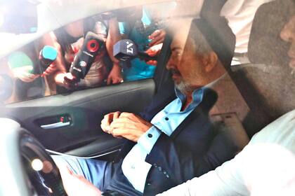 Guillermo Ferraro, cuando iba a la reunión de transición en el Ministerio de Economía