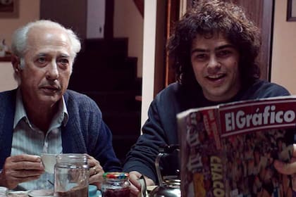 Guillermo Francella como Arquímedes Puccio y Peter Lanzani como Alejandro en El Clan, la película sobre el caso Puccio dirigida por Pablo Trapero