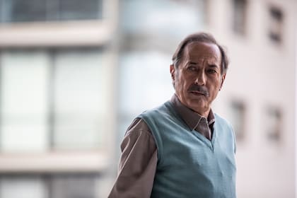 Guillermo Francella da vida a Eliseo, un manipulador portero que hace de todo para salirse con las suyas.